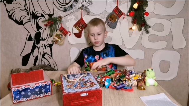 Подарок. Много конфет. Олег трэвэл мот смотреть онлайн