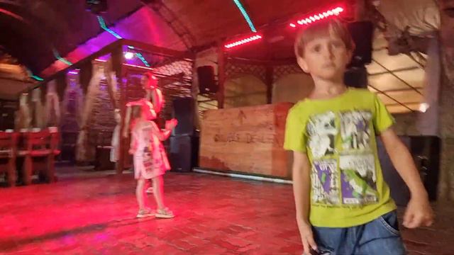 ДЕТСКАЯ ДИСКОТЕКА В КАФЕ ГОЛОДНАЯ УТКА. смотреть онлайн