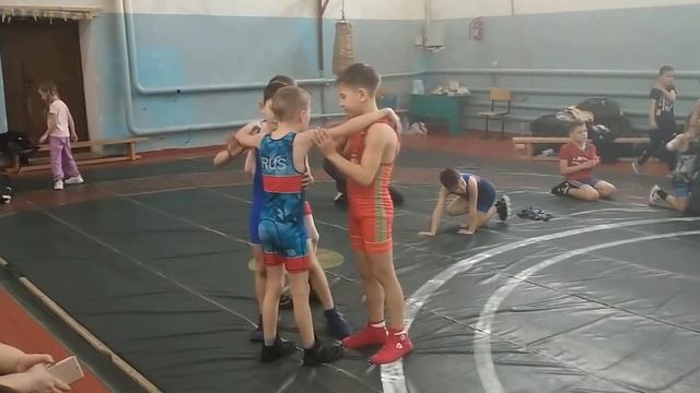 25кг.11.03.2023г.Озинский район п.Сланцевый Рудник.ГРБ ВК:2013-2014г.р. смотреть онлайн