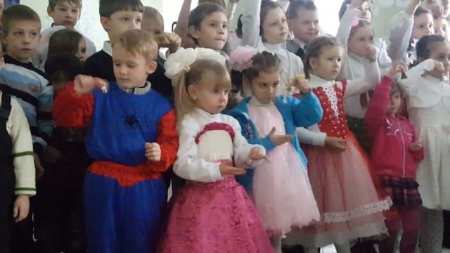 Красногоровка. 18.12.16. "Колокольчики", рождественский праздник от ОО Городской Центр Помощи" смотреть онлайн
