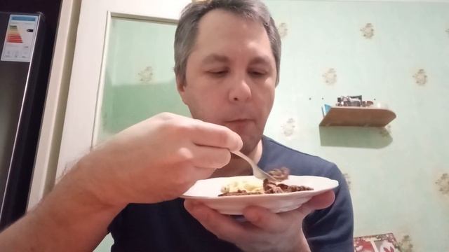 ASMR ИТИНГ. КУШАЮ ЖАРЕНЫЕ СВИНЫЕ МОЗГИ смотреть онлайн