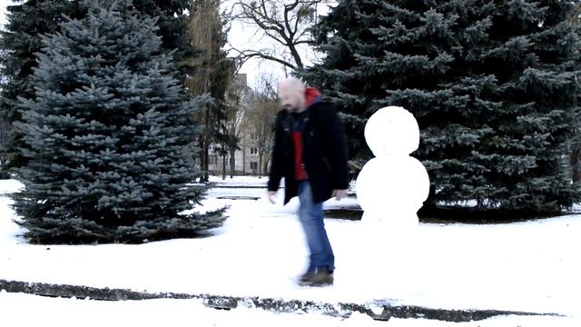 Як робити Сніговика. How to make a Snowman. Как лепить снеговика . смотреть онлайн
