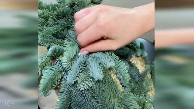 Вешаем Новогодний венок. Крепление Рождественского венка. Как сделать крепление. Мастер класс смотреть онлайн
