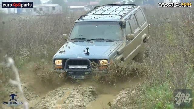 Jeep Cherokee vs Mercedes G смотреть онлайн