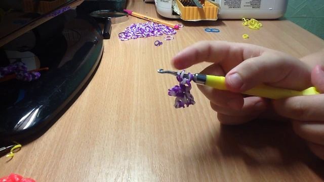 Как сплести снежинку из резинок. смотреть онлайн