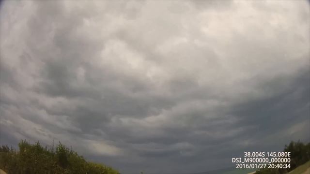 Dangerously Close Meteor Strikes Australian Beach смотреть онлайн