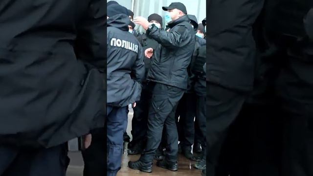 За минуту до избиения журналиста в Запорожье 03.11.2021 смотреть онлайн