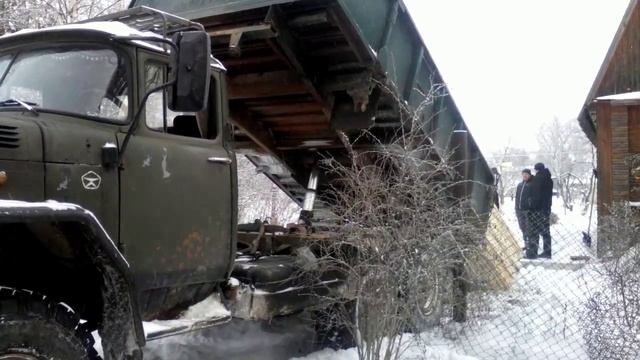 ЗиЛ 131 (доставка и разгрузка пиломатериалов) смотреть онлайн