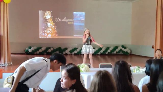 Выступление в честь вручения аттестатов выпускникам школы гимназии.🎉🌞 смотреть онлайн