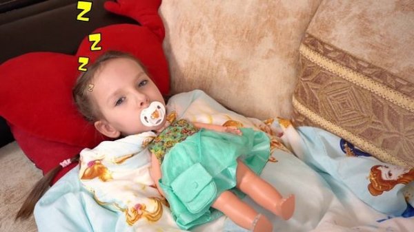 Селена превратилась в маленькую.