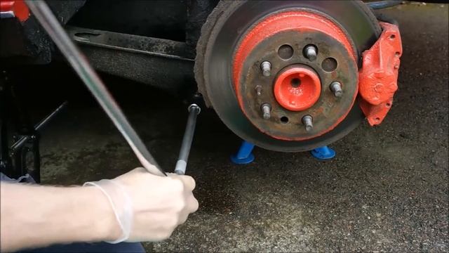 Volvo 740 and 940 repairs replacement of rear shock absorbers смотреть онлайн