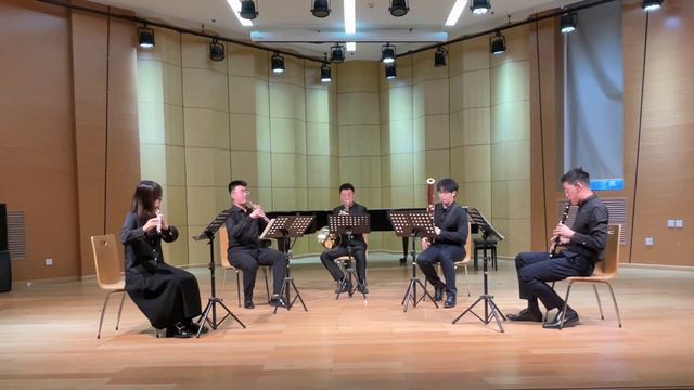 The woodwind quintet Franz Joseph Haydn Divertimento No.1 in B-flat Major,Hob.II:46 смотреть онлайн