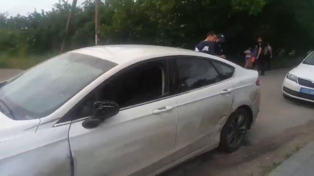 В Николаеве задержали Ford, который в разных частях города таранил другие машины смотреть онлайн
