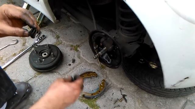 Cambiar zapatas de frenos de tambor o campana смотреть онлайн
