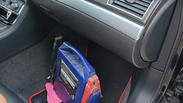 Audi S8 A8 how to open the trunk or release key from ignition if the battery dead смотреть онлайн
