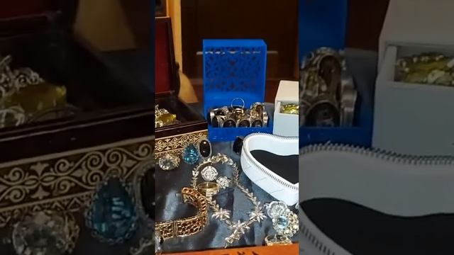 СВОЙСТВА КАМНЕЙ..НЕФРИТ И ГЕМАТИТ смотреть онлайн