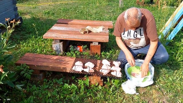 Вкусняшка Быстро и вкусно Коптим мясо Домашнее копчение Пальчики оближешь Добрался и до дров смотреть онлайн