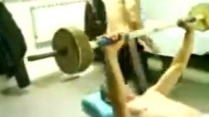 Поднял штангу и наделал в штаны flv