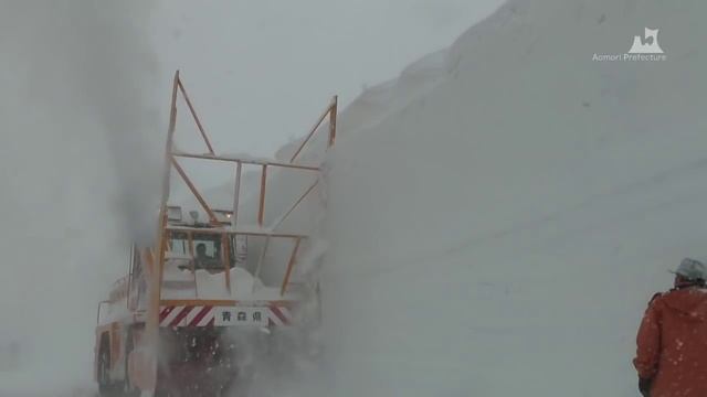 Уборка снега в Японии в условиях горной местности (снегоуборочный ротор) смотреть онлайн