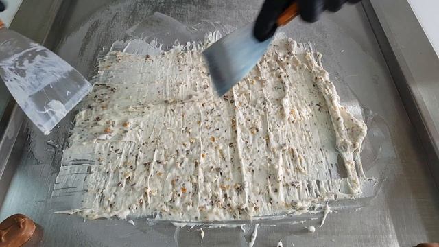 Bounty & Snickers Ice Cream Rolls | Как сделать мороженое из Баунти и Сникерса | Без разговоров смотреть онлайн