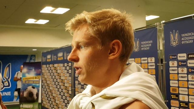 Зинченко смог пообщаться с журналистами, только одолжив у Ярмоленко кофту смотреть онлайн