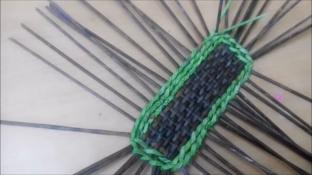 How To Weave A Oval Shape Bottom From Newspaper смотреть онлайн