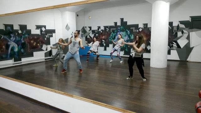 Заглянули на тренировку по дэнсхоллу у Кусто (Мастерская танца) смотреть онлайн