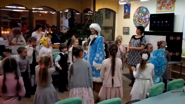 Встреча ДЕДА МОРОЗА и СНЕГУРОЧКИ ( Часть 1 ) смотреть онлайн
