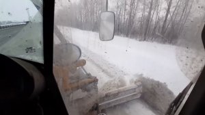 Автогрейдер на уборке снега