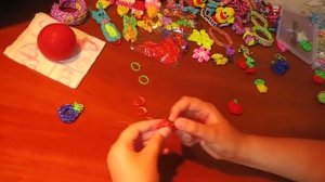 Как плести из резиночек.Плетение из резинок игрушек помидор.Поделки с детьми!