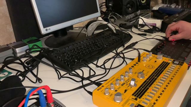 Behringer RD6 & Uno Synth Techno Session #lockdown #christmaslockdown смотреть онлайн
