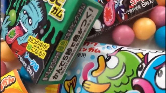 Японская жевательная резинка Монстр окрашивает язык смотреть онлайн