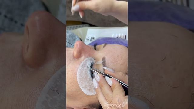 Наращивание ресниц. Постановка рук смотреть онлайн