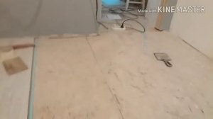 Как уложить ламинат одному  ? Не сложно просто смотри .