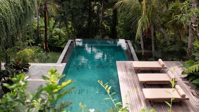 Two Story House That Seamlessly Blends Modern Design, Traditional Elements And Nature смотреть онлайн