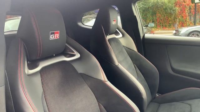 2021 71-Reg Toyota Yaris GR4 Circuit pack,1300 Miles,precious black £37995 смотреть онлайн
