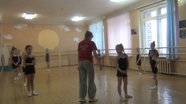 Открытый урок в хореографической школе. Группа "Капельки" 5-8 лет. смотреть онлайн