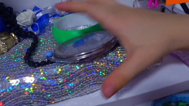 Нора наряжается, чтобы быть самой стильной смотреть онлайн