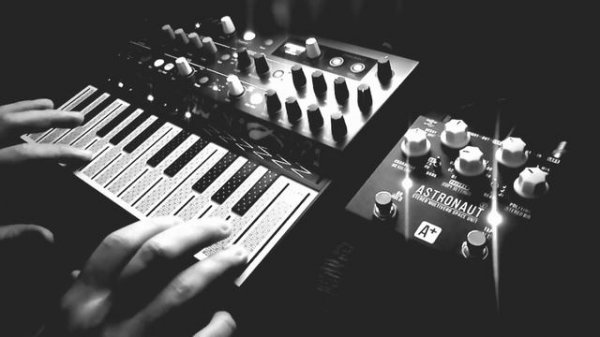 arturia microfreak + shift line astronaut v5 jam