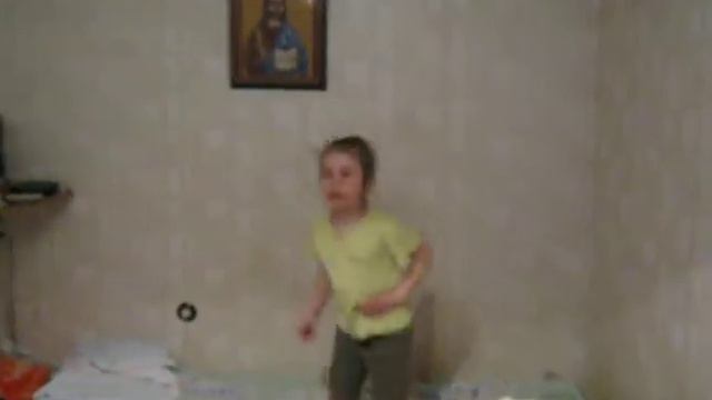малыш2 танцует ротару смотреть онлайн