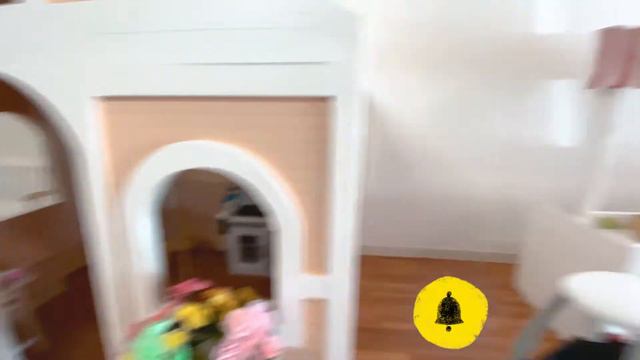 С Мэтью в детской игровой комнате смотреть онлайн