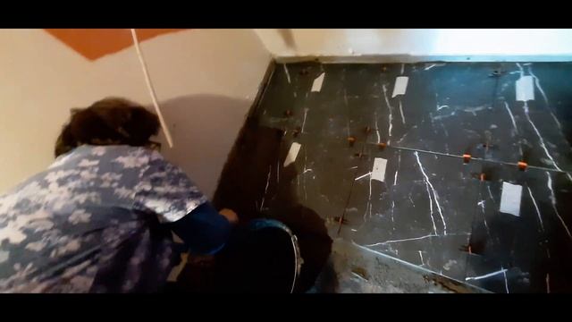 Режу плиткорезом SIGMA. Укладываю плитку на СВП. смотреть онлайн