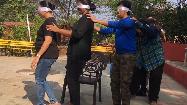 AMAZING TEAM BUILDING SNAKE GAME - Blindfold Communication. смотреть онлайн