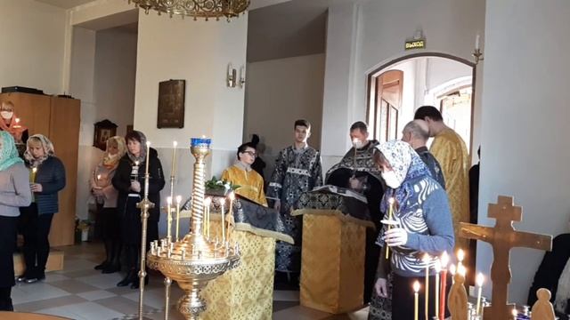 Утреня Великой Пятницы. Чтение 12 страстных евангелий. смотреть онлайн