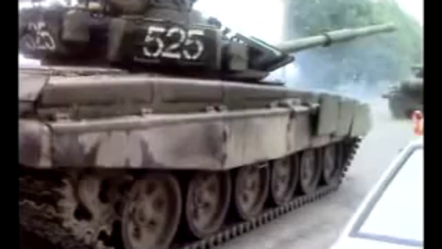 Колонна Т-72БМ на шоссе Владикавказ Цхинвали (август 2008) смотреть онлайн