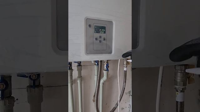 Котёл Bosch 6000. Как включить отопление. Как поднять давление в котле.