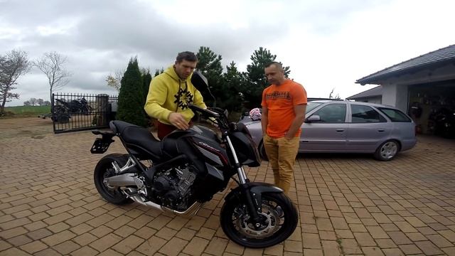 Z750r vs CB650f смотреть онлайн