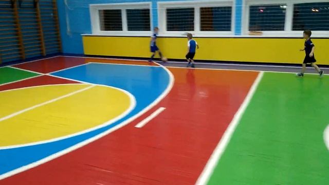 ФУТБОЛ. ОДИН ПРОТИВ ДВОИХ. ПОЧЕМУ НОЖКИ СТОЯТ БЕЗ МЯЧА? смотреть онлайн