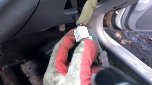 Как поменять снять подрулевые переключатели Mitsubishi Lancer 9 и Cedia смотреть онлайн