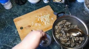 Вешенки соленые в маринаде!   Ножки вешенок жареные...!  Рассол отличный!!!!